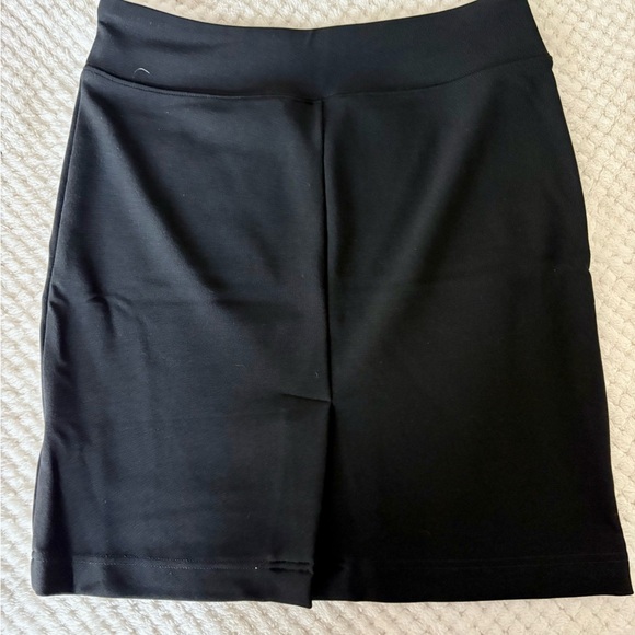 Black Stretchy Skirt - Picture 3 of 3